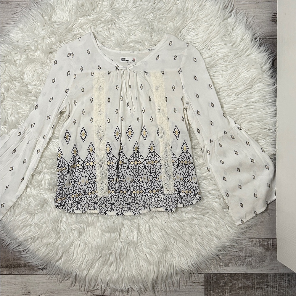 EPIC THREADS White and Black Geometric Blouse
